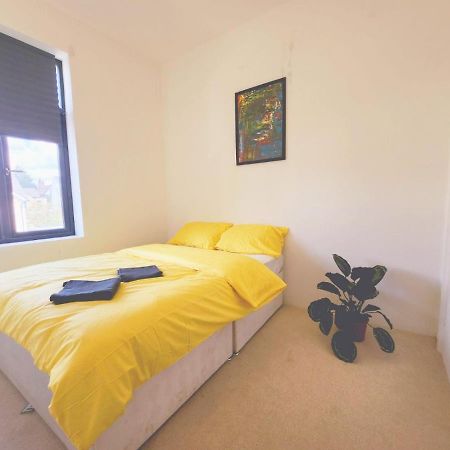 Отель Urban Escape Ealing Лондон Экстерьер фото