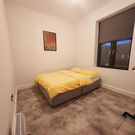 Отель Urban Escape Ealing Лондон Экстерьер фото
